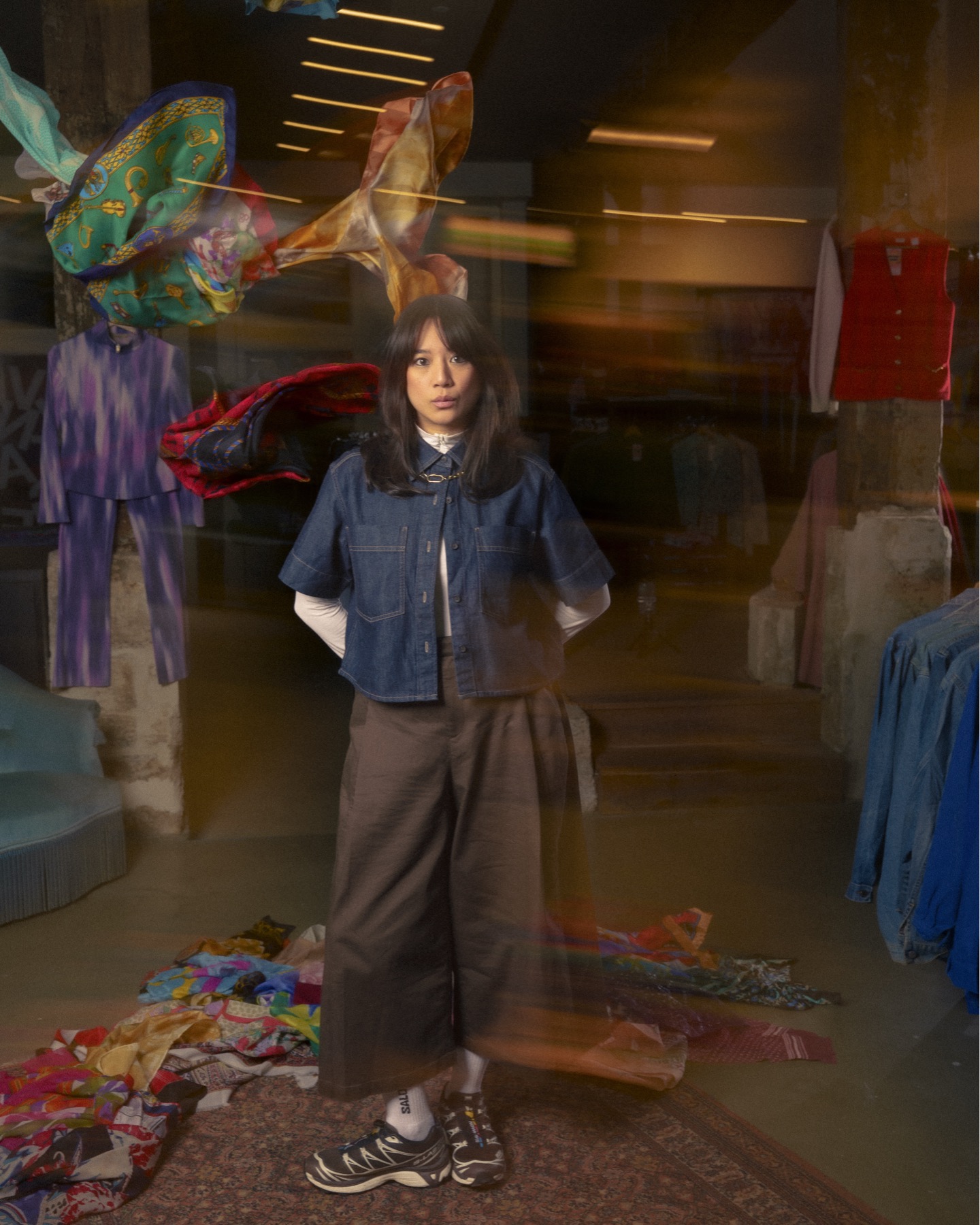 Mylène photographiée pour Behind dans un univers éditorial mode.