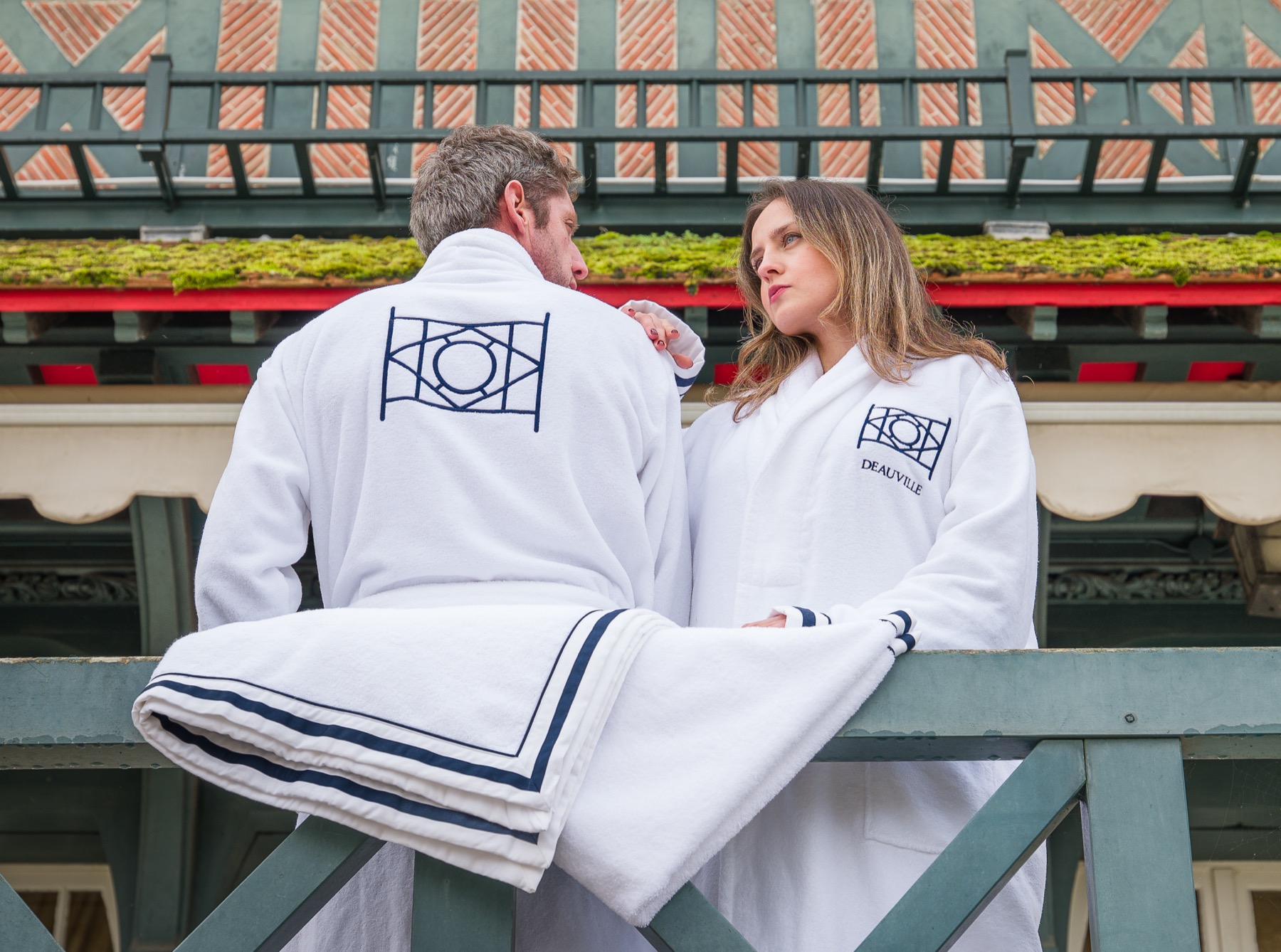 Photographie éditoriale de linge de maison pour Suites 22 Home Collection à Deauville.